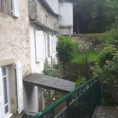 La Maison De Grand-mere Angele Saint-Jean-du-Bruel